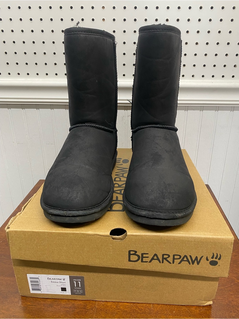 Bearpaw Women’s Black Emma Short Boot